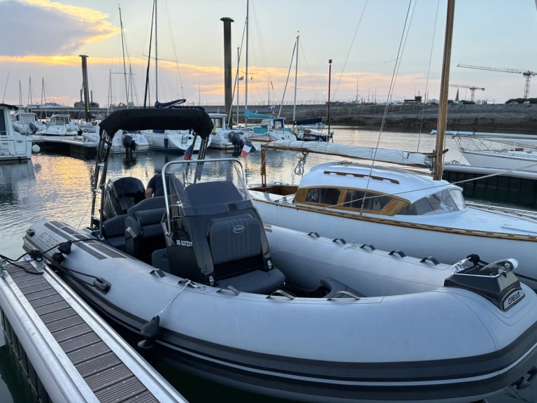 Alquiler de 3D Tender 3D Tender 589 en Saint-Malo