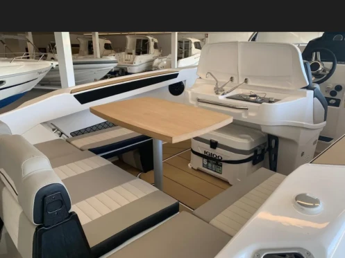 Alquiler Barco de motor Karnic con o sin  título de navegación