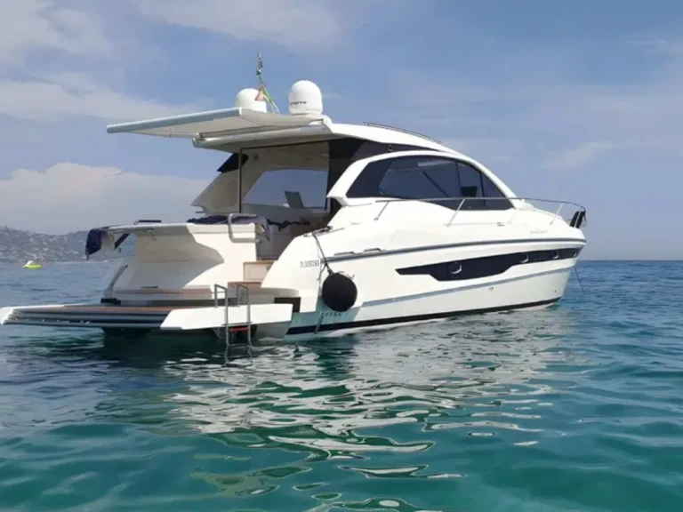 Rio Yachts 44 Sport Coupé de alquiler a Port des Marines de Cogolin
