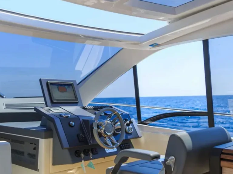 Alquiler de Rio Yachts 44 Sport Coupé en Port des Marines de Cogolin