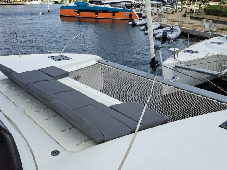 Alquiler de Fountaine Pajot Astréa 42 (6 cab.) en Bormes-les-Mimosas