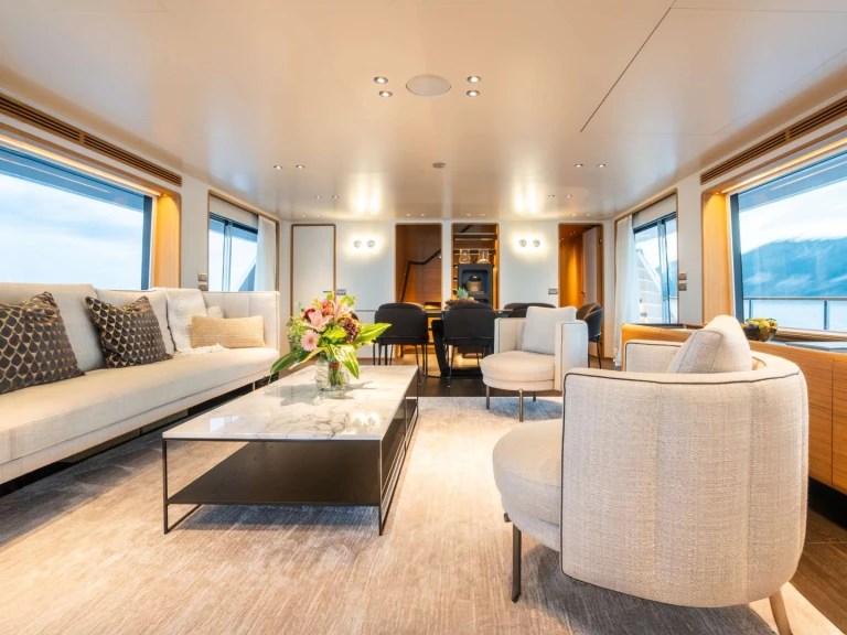 Alquiler de embarcaciones Custom Line RARE GEM  enNápoles en Samboat