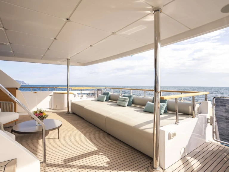 Custom Line RARE GEM  de alquiler a Nápoles