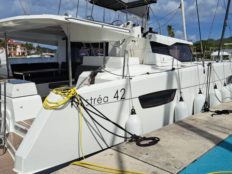 Alquiler de barcos Bormes-les-Mimosas barato de Astréa 42 (6 cab.)
