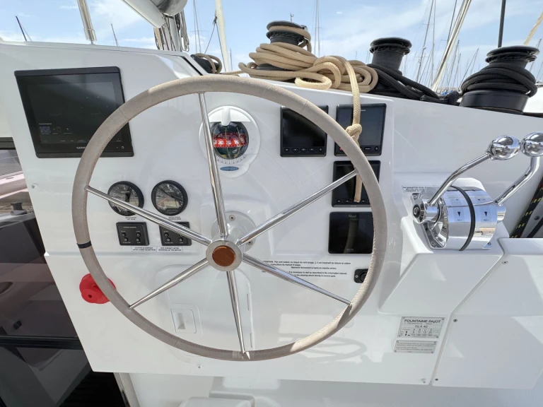 Alquiler Catamarán Fountaine Pajot con o sin  título de navegación