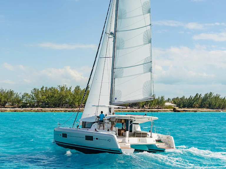 Alquiler Catamarán Lagoon con o sin  título de navegación