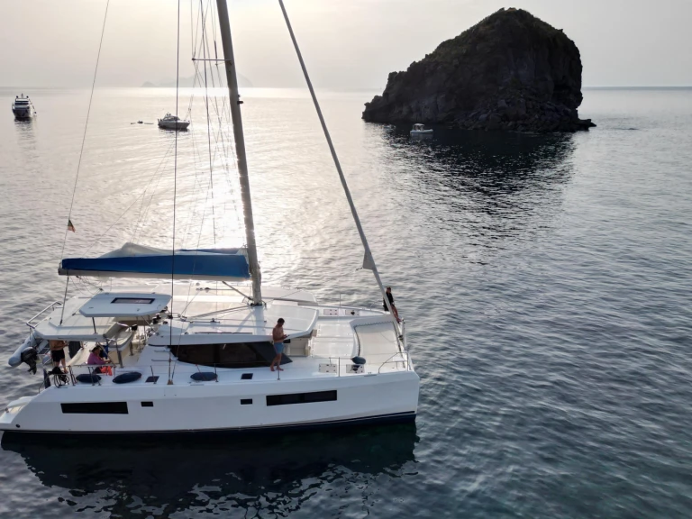 Alquiler de embarcaciones Leopard Catamarans / Robertson & Caine Leopard 45 enCan Pastilla en Samboat