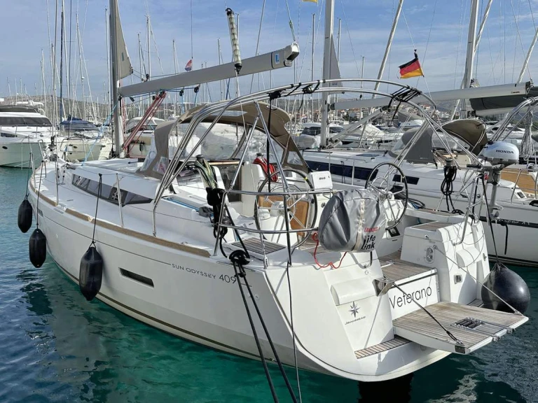 Alquiler Velero Jeanneau con o sin  título de navegación