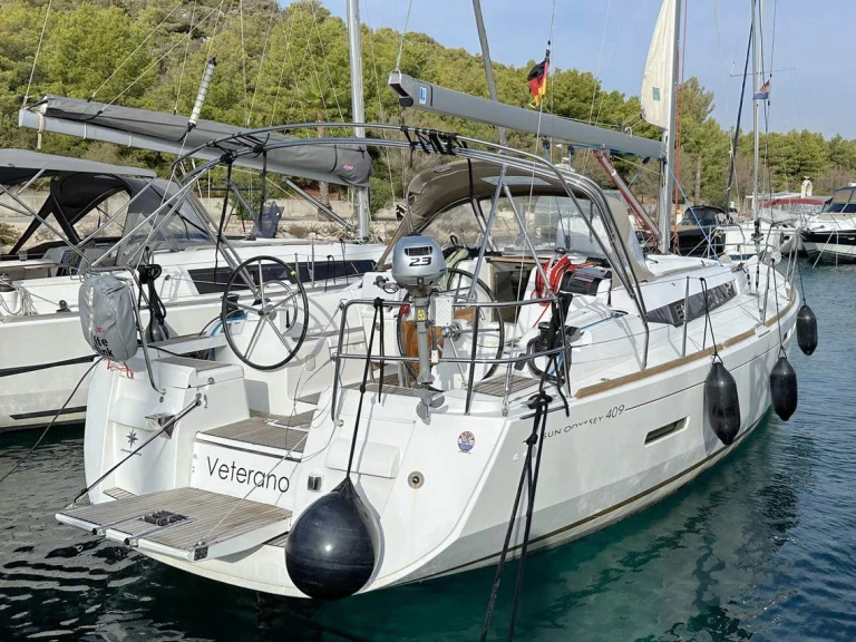 Velero para alquilar Barth al mejor precio