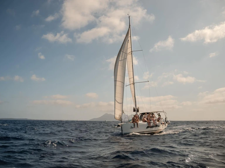 Dufour Dufour 37 – Available for Crewed Daily Charters Only de alquiler a Castellammare del Golfo