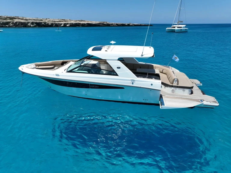 Alquiler de embarcaciones Sea Ray SLX 400 enAyia Napa Marina en Samboat