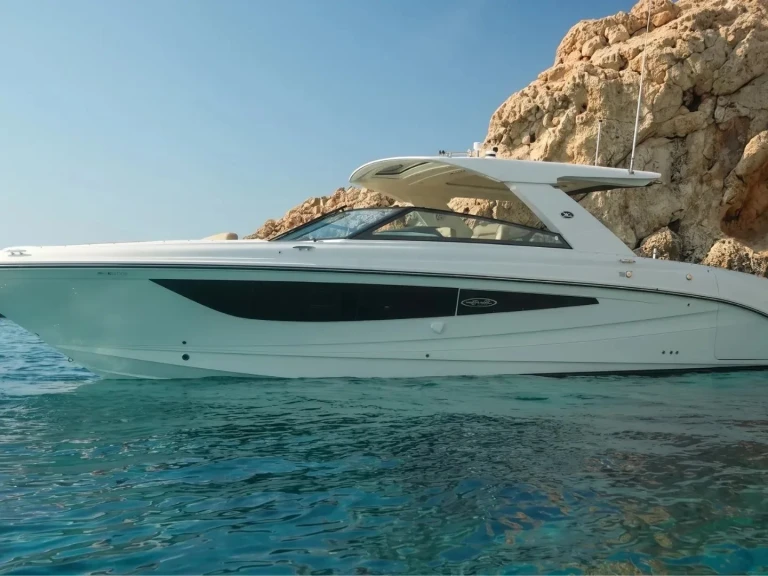 Sea Ray SLX 400 de alquiler a Ayia Napa Marina