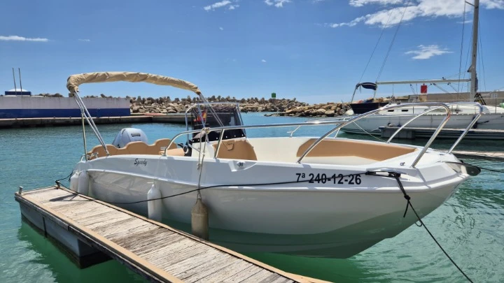 Barco de motor para alquilar Cala Galdana al mejor precio