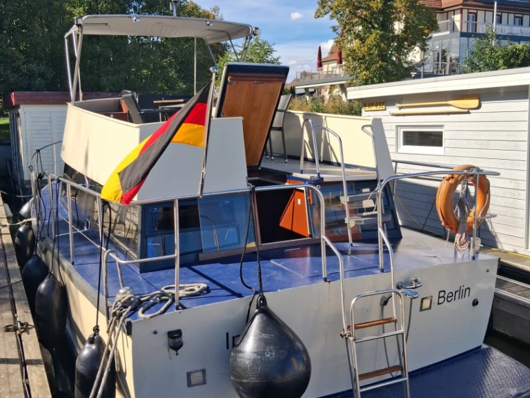 Alquiler de embarcaciones Motoryachten Silent 116 N enWildau en Samboat
