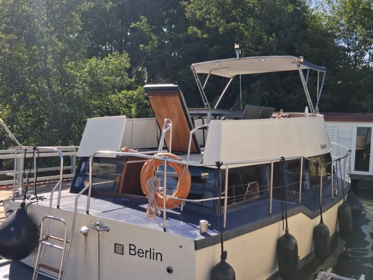 Alquiler de Casa flotante, con o sin patrón Motoryachten Wildau