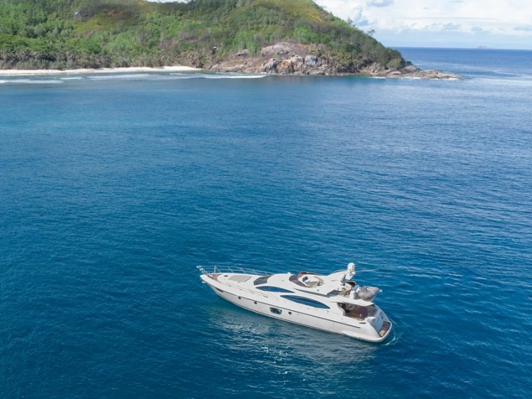 Alquiler de Azimut Azimut 68 E en Eden Island