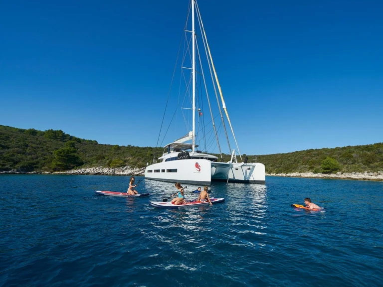 Catamarán para alquilar Toúrlos al mejor precio