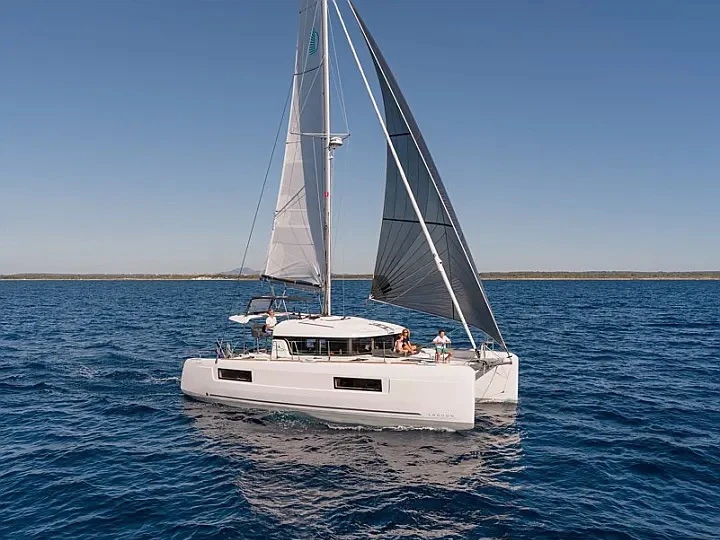Alquiler Catamarán Lagoon con o sin  título de navegación