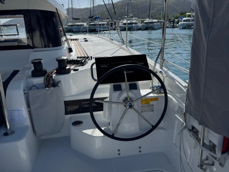 Alquiler de Excess Excess 14 en Le Marin