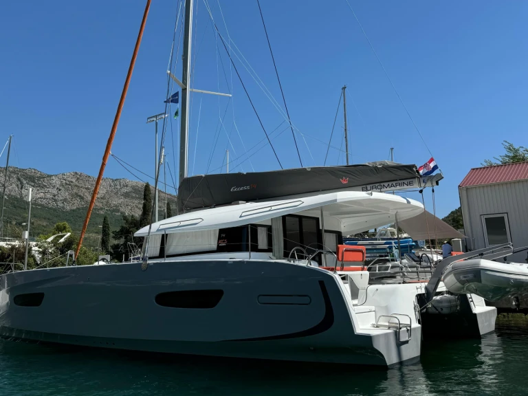 Excess Excess 14 de alquiler a Split