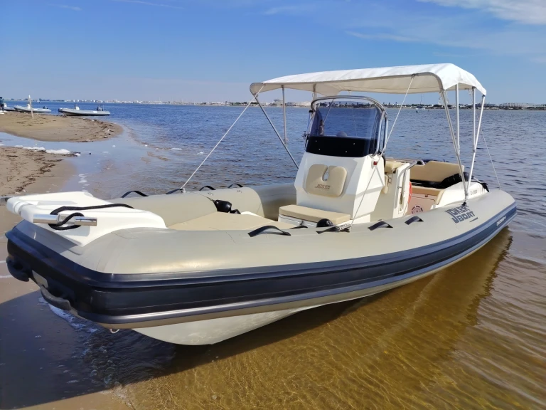 Alquiler de Barco de motor, con o sin patrón Karnic Port-Camargue