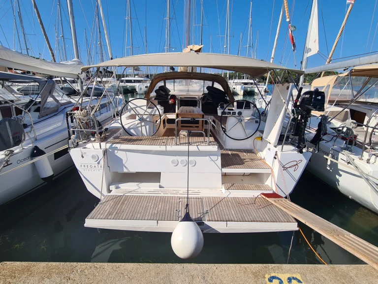 Alquiler de Velero, con o sin patrón Dufour Seget Donji