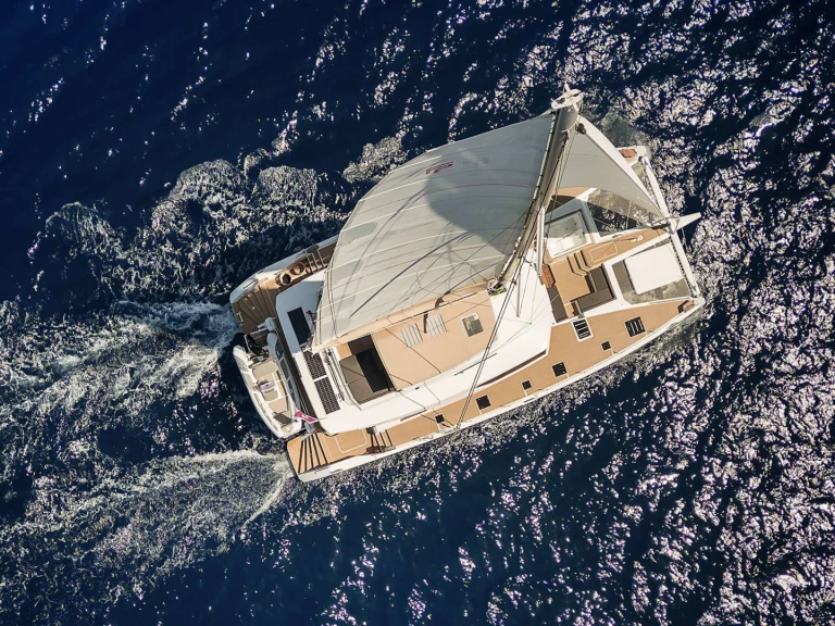 Alquiler de embarcaciones Fountaine Pajot Alegria 67 enMahón en Samboat