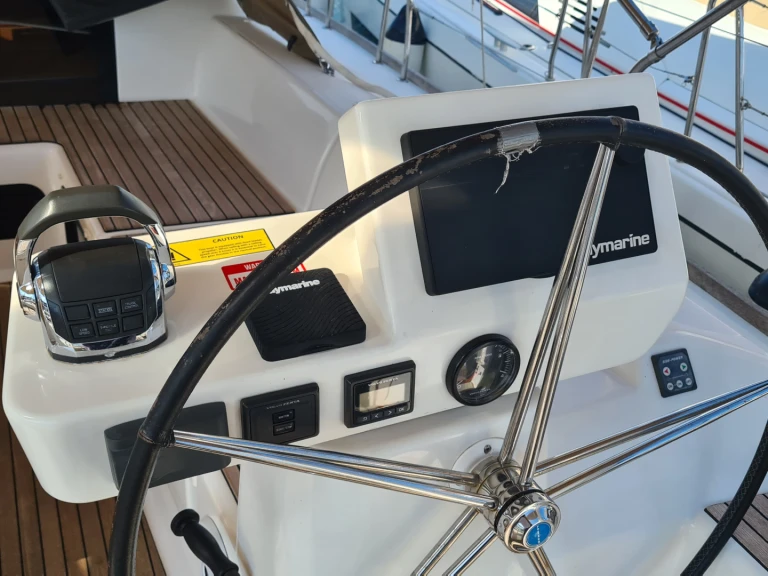 Dufour Dufour 520 Grand Large de alquiler a Seget Donji