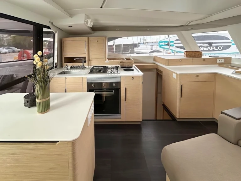 Alquiler de Catamarán, con o sin patrón Fountaine Pajot Paros (Isla)
