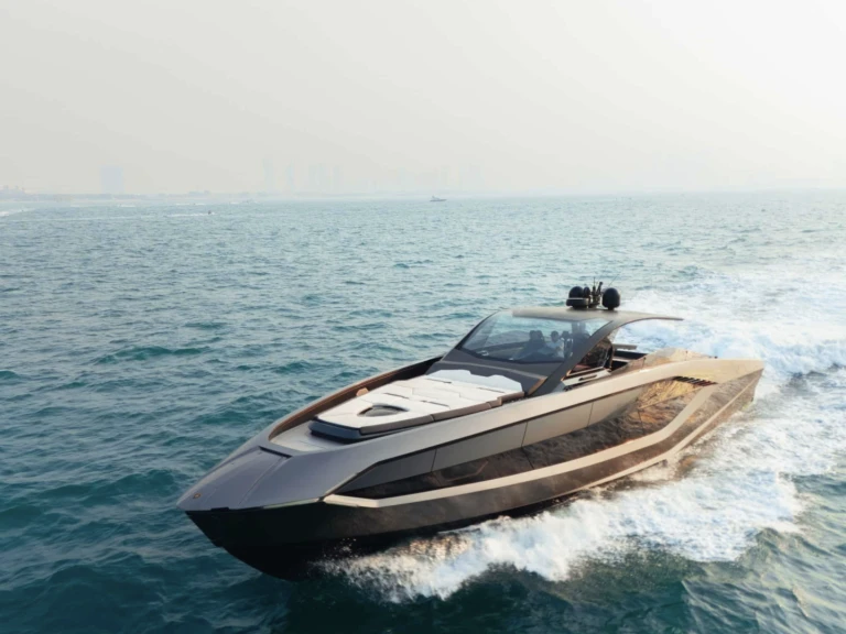 Alquiler de Tecnomar Lamborghini 63  en Dubai Marina