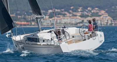 Alquiler de embarcaciones Bénéteau Oceanis 38.1 enPort Olona en Samboat