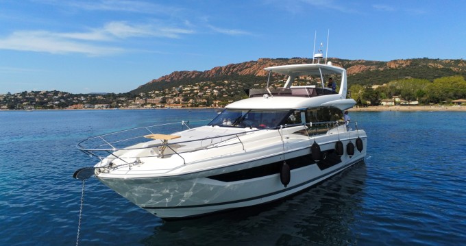 Prestige 590 Fly de alquiler a Saint-Raphaël